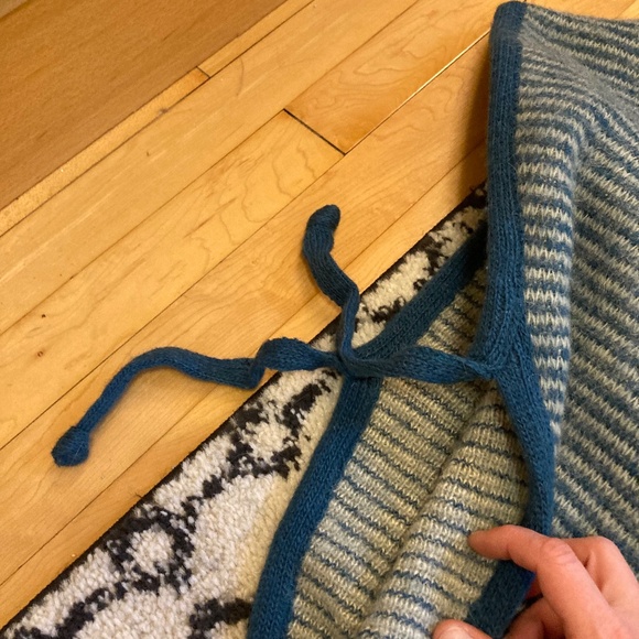 VTG Alafaoss Icewool Icelandic Wool Poncho With Hood OSFM Blue/White Snowflake - Picture 11 of 17